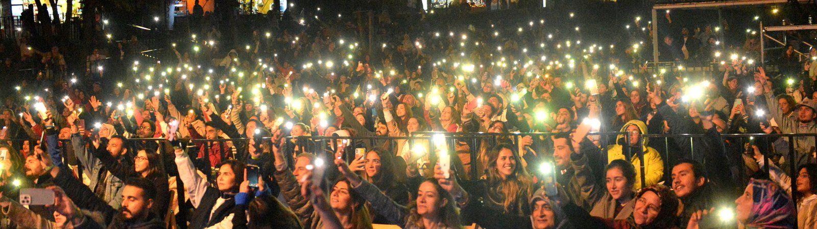 Buz Gibi Havada, Sımsıcak Emre Aydın – Eda Köksal