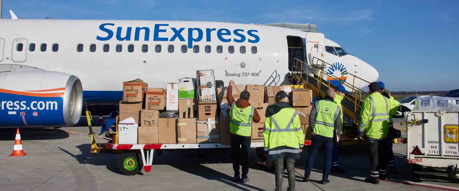 SunExpress / Almanya’dan Türkiye’ye 450 ton yardım malzemesi getirildi
