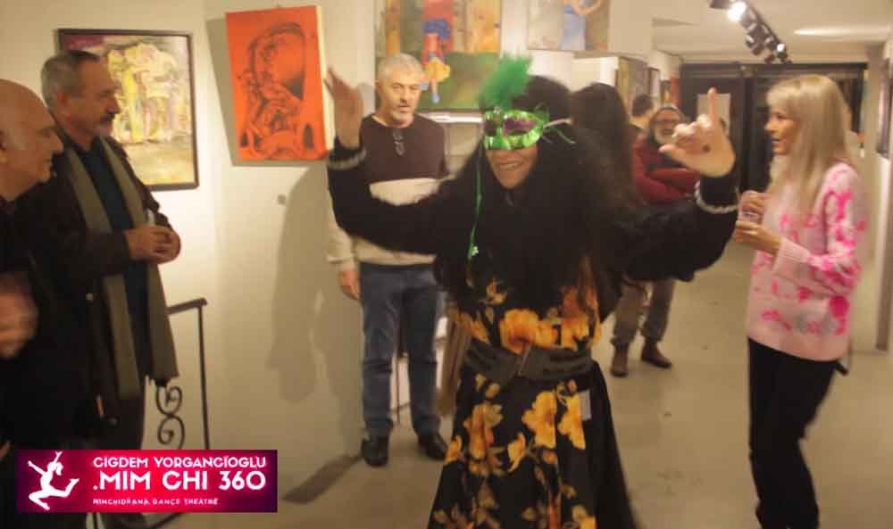 Cigdem Yorgancioglu Mim Chi 360 Karma Sergi Kokteyl  dansı, Next Pera Art Gallery‘ De 3