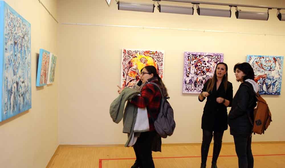 Gaziantep Sanat Sahnesi Pınar Kanber Sergisi Kervansaraylar Temalı Eserler Renklerle Canlandırılmış Tarihi Yapılar Sanatın Düşündürme Ve Sorgulama Gücü (8)