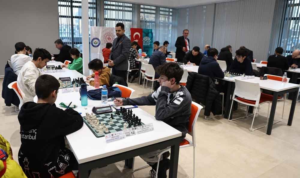 Nilüfer Belediyesi'nin Ev Sahipliğindeki Satranç Turnuvası, Büyük Katılımla Gerçekleşti (3)