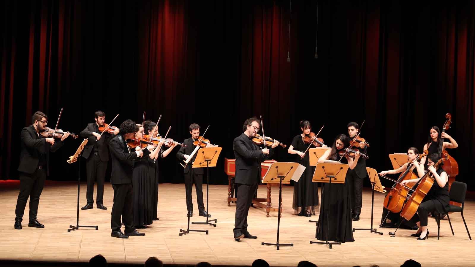 Tev Türkiye Virtüözleri Oda Orkestrası Sanatseverleri Buluşturan Unutulmaz Konser (8)