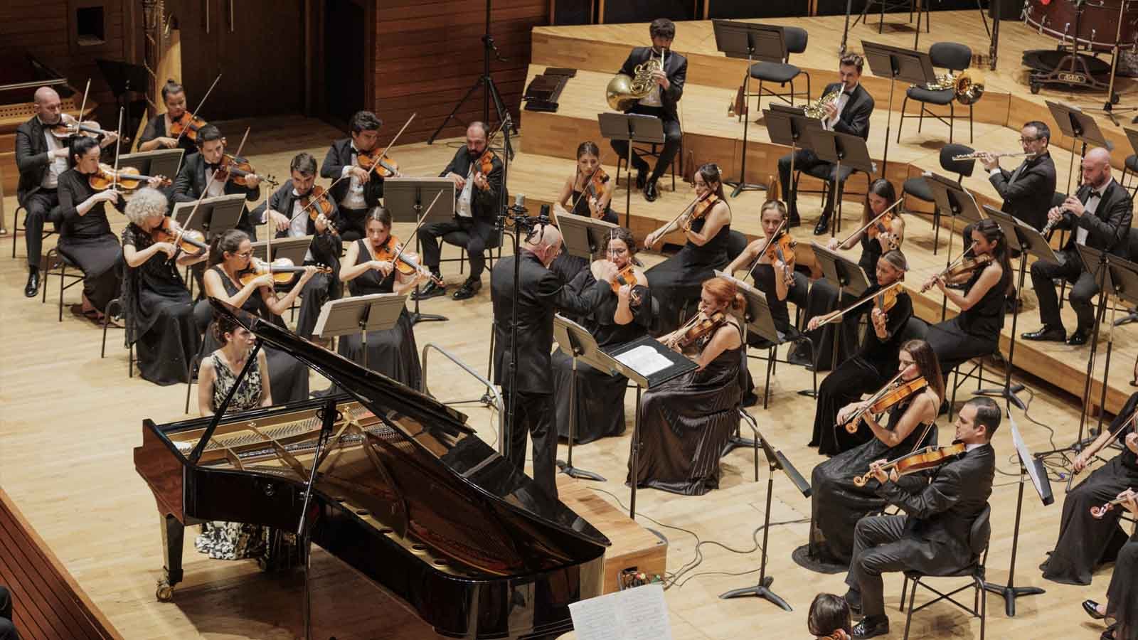 Olten Filarmoni Orkestrası Sezonunu Büyüleyici Bir Konserle Açtı Olga Scheps İzmir’de Sahne Aldı (2)