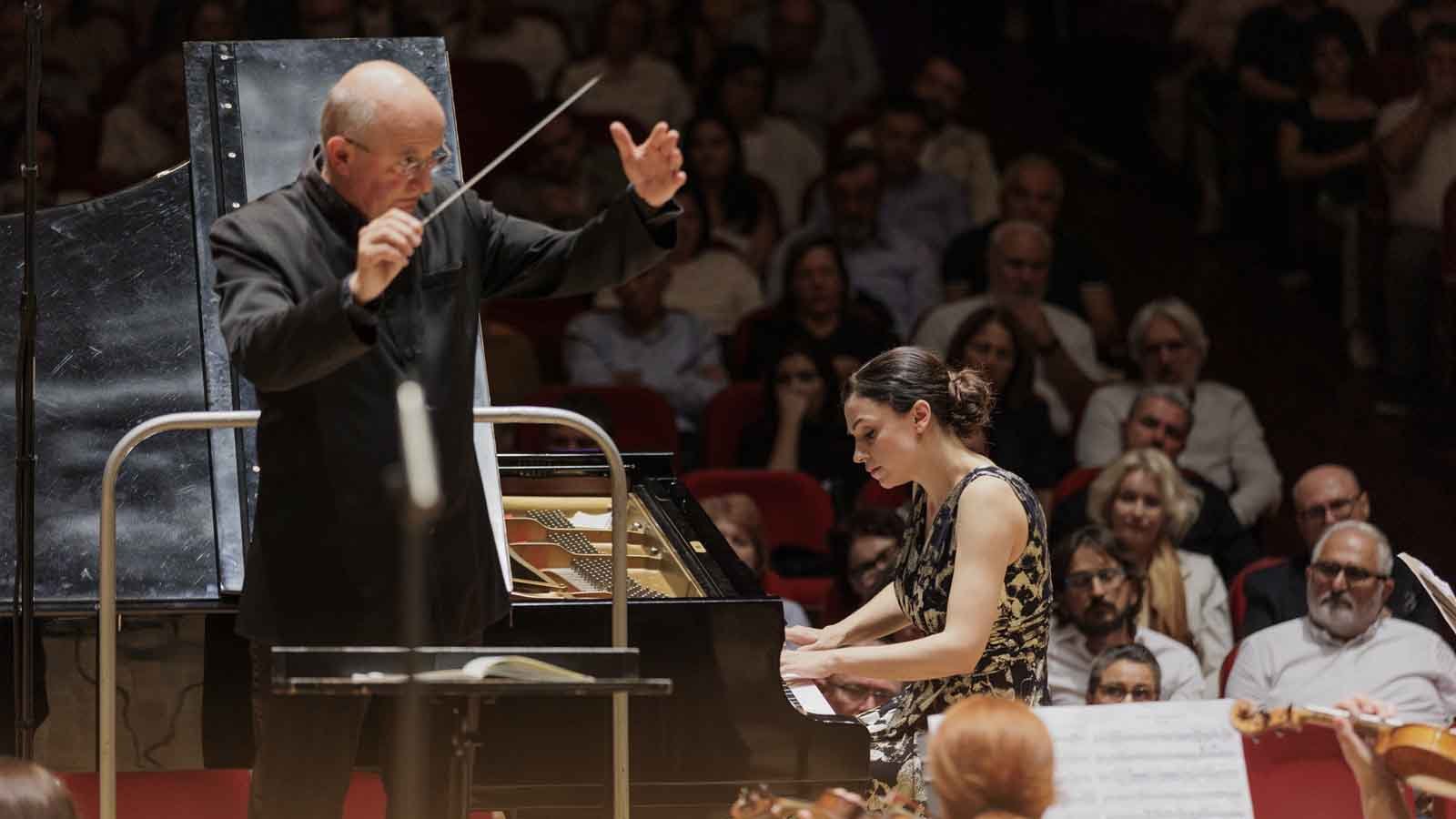 Olten Filarmoni Orkestrası Sezonunu Büyüleyici Bir Konserle Açtı Olga Scheps İzmir’de Sahne Aldı (3)