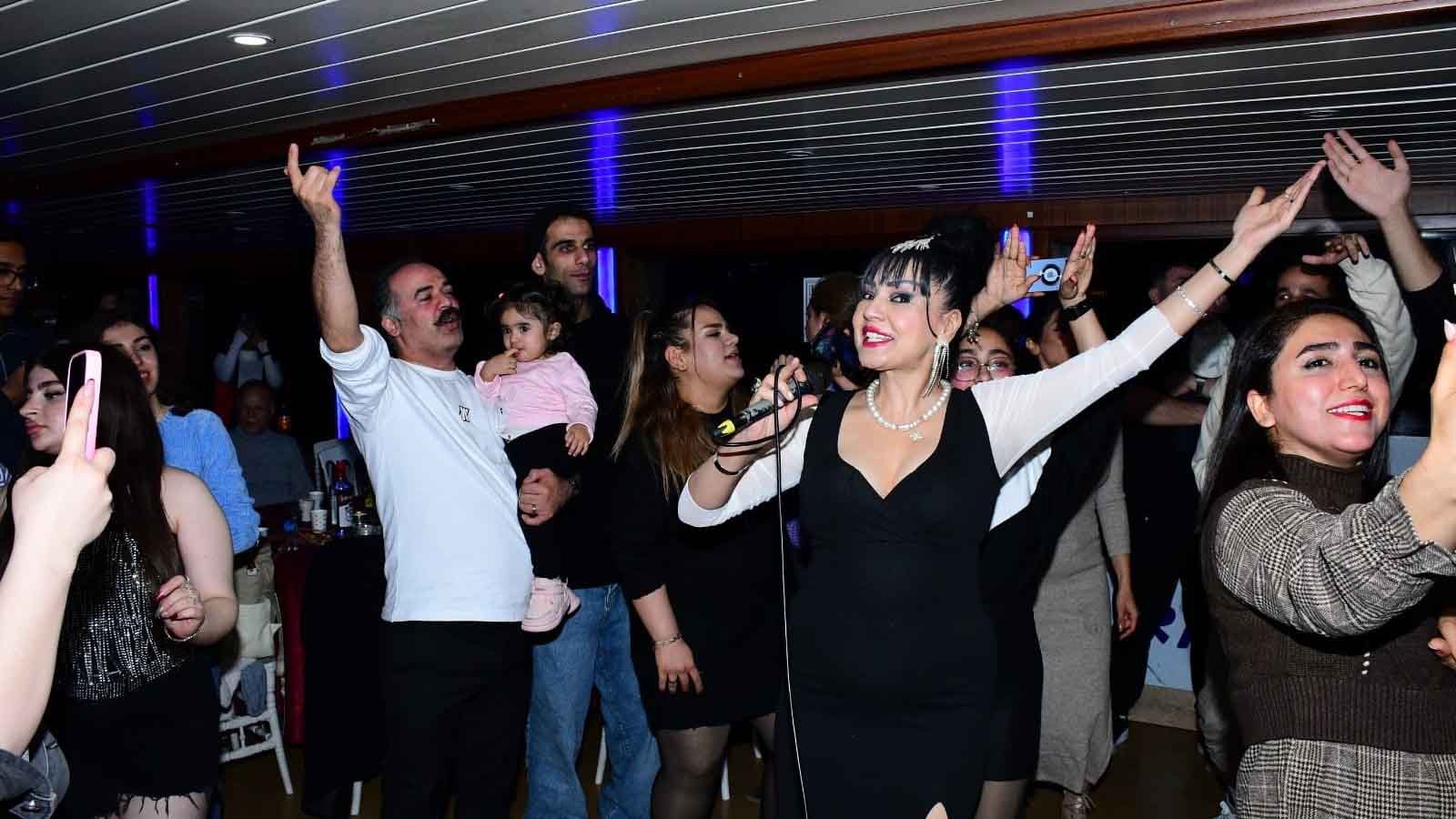 Şahsenem Boğaz'da İranlı Hayranlarına Unutulmaz Gece Yaşatıyor! (2)